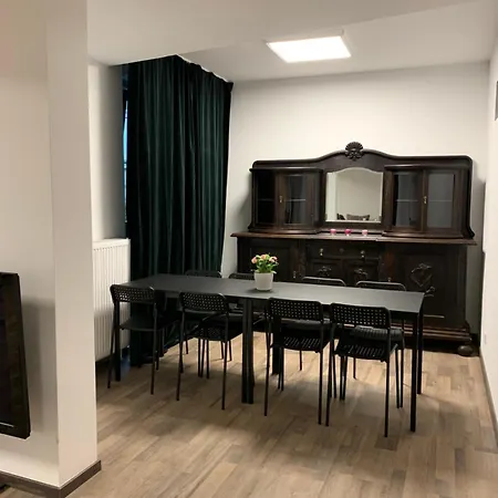 Private In Popular Neighborhood *