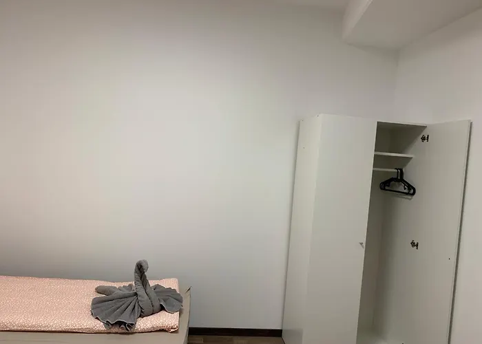 Private In Popular Neighborhood *