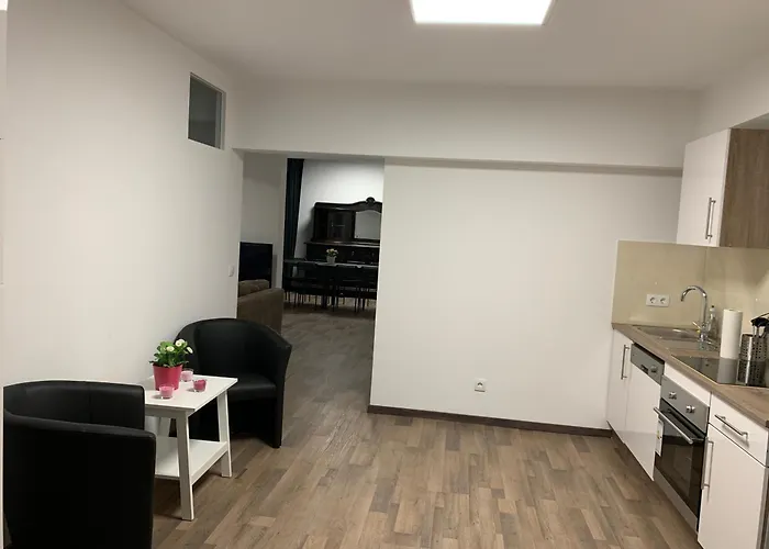 Private In Popular Neighborhood Hostel *