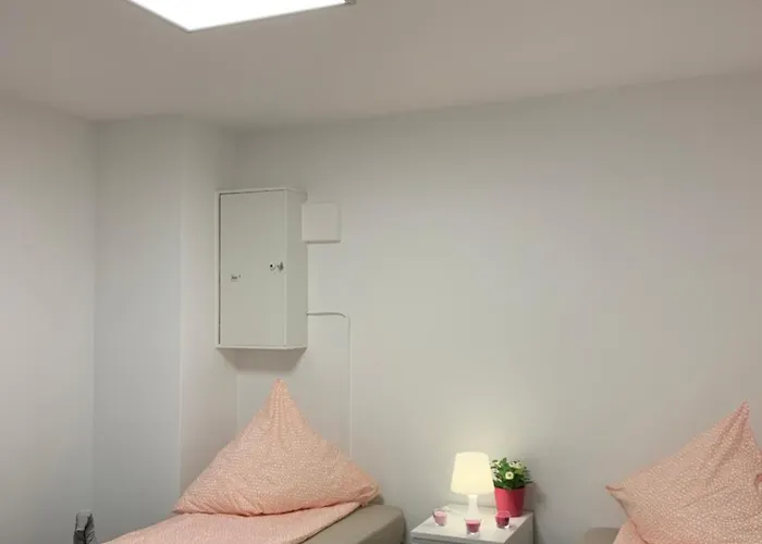 Private In Popular Neighborhood Hostel *