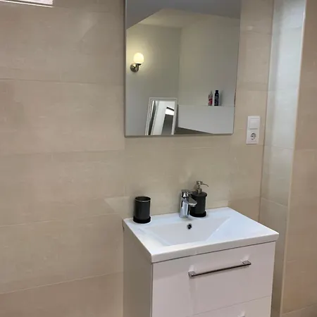 Private In Popular Neighborhood *