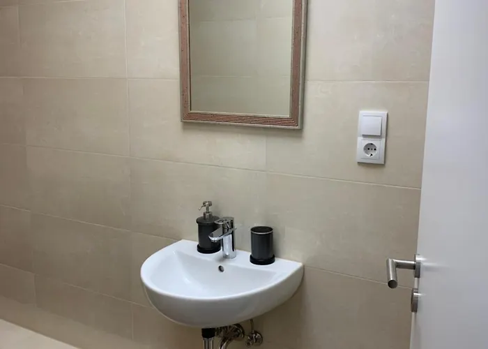 بيت شباب Private In Popular Neighborhood *